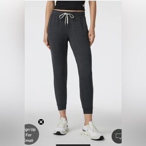 Vuori Dreamknit Performance Jogger Charcoal Heather size Large